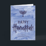 Watercolor Menorah Foldad Hanukkah-kort Helgkort<br><div class="desc">En tvätta med vattentblått fungerar som en subtil bakgrund för den här textade menorahillustrationen och den blyga, handskrivna texten från Lycklig Hanukkah. Glöm inte att anpassa framsidan med din namntext. Lägg till ett personligt tryck på insidan av det här vikta kortet med alternativen "anpassa det" och ändra allt från teckensnittet...</div>