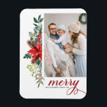 Watercolor Poinsettia Botanical God jul Magnet<br><div class="desc">God och smart! Fira julen med den här färgfotoporten. Den har vattenfärgad blommigt av rödpoinsettias,  pinekoner,  bär och grönmark. Anpassa genom att lägga till foton,  namn och meddelanden. Denna botaniska julfotomagnet finns i andra karddjur.</div>