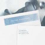 Watercolor Snowfall Hanukkah Returadress Etikettband<br><div class="desc">Det är designat att samordna returetiketterna för elegant med våra samlingar av Hanukah-kort för Shining Önskemål och Watercolor Önskemål. Etiketterna har en blå vattenfärg som tvättar bakgrundsfärg prickad med fallande snö. Anpassa med returadressen på den främre omslutningsdelen och lägg till ett anpassningsbar-meddelande på baksidan (visas med "Joyous Hanukkkah").</div>