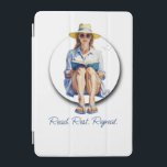 Watercolor Summer Woman med Sol Hat och Bok iPad Mini Skydd<br><div class="desc">En vacker vattenfärgad illustration av en avslappnad kvinna som njuter av en fredlig sommardag. Hon bär en snyggt sol hatt, solglasögon, flip-flops och håller bok - som fångar kärnan av långsamt liv och vid sidan av läsning. Den här teckningen innehåller mjuka pastelltoner, synliga penseldrag och detaljerad struktur för struktur. Perfekt...</div>