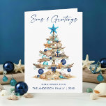 Watercolor Tree Seas and Greetings Beach Folded Helgkort<br><div class="desc">Modern Minimalist Elegance Calligraphy Ink Pen Handwritten Script Seas & Greetings Coastal Folded Holiday Card includes a Watercolor Christmas Tree make of beach ocean driftwood,  seashells,  sand dollars,  nautical anchor ornament and topped with a starfish. Navy Blue Text.</div>