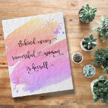 Watercolor Typography med lyckad Woman Chic Rosa T Pussel<br><div class="desc">"Bakom varje framgångsrik kvinna är sig själv." Vem behöver prins Charming? Gör ditt eget "lyckliga efter" och anamma "flickmakt" när du arbetar med den här snyggten, färglöst, inspirerande feministiskt pussel med söt svart, handskrivet manustypografi som täcker en gult, persika, rosa och lila vattenfärg stänk. Gör en underbar present till en...</div>