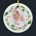 Watercolor Wandeans Baby Första julfotfoto Julgransprydnad Keramik<br><div class="desc">Lägg till en personlig i Julgran med den här babyen första julfotodekoration. Den har vattenfärgade illustrationer av grön,  hollie och bär. Anpassa genom att lägga till foton,  namn och datum. Den här prydnadsformen av fotopapper kommer också att vara en perfekt som julklapp.</div>