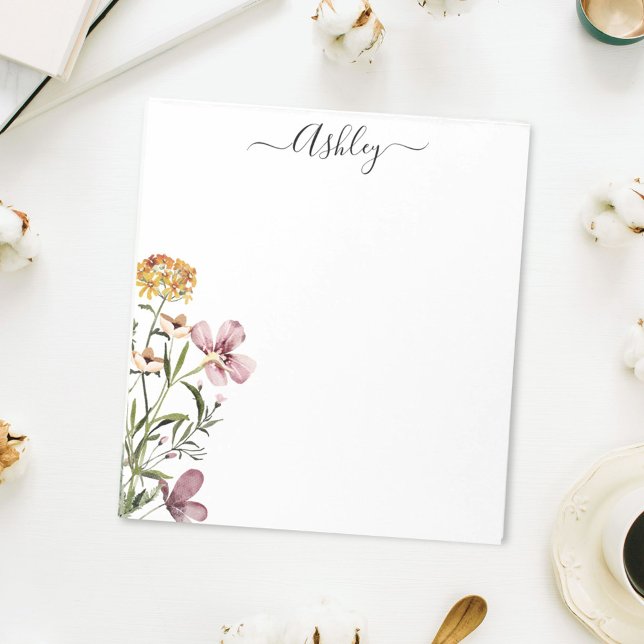 Watercolor WildblomBouquet #1 Personlig Namn Anteckningsblock (In situ On desk)