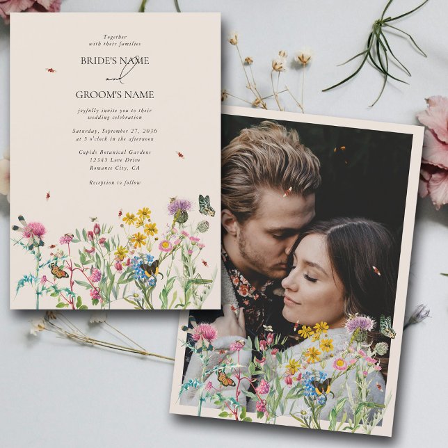 Watercolor WildblomGarden Couple Photo Bröllop Inbjudningar (Watercolor Wildflower Garden Couple Photo Wedding Invitation)