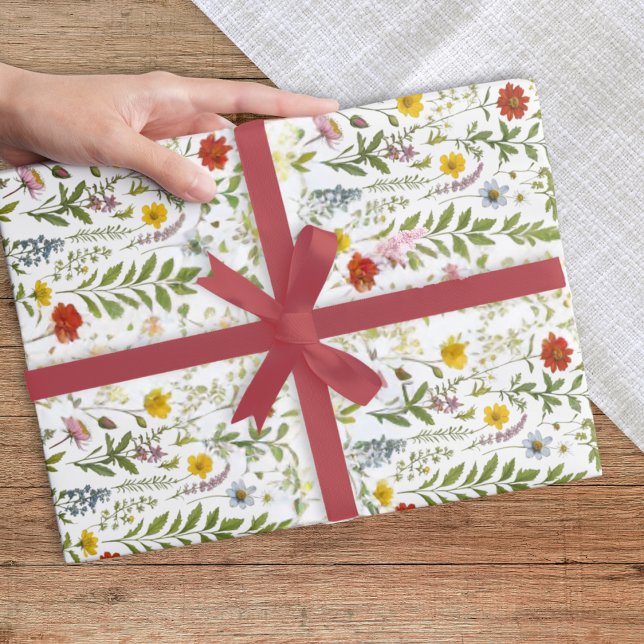 Watercolor Wildflowers Colorful Rustic Pattern Presentpapper (Elegant any occasion gift wrapping paper, patterned with colorful wildflowers in a watercolor style)