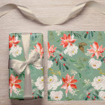 Watercolor Winter Blommigt Holly Berry Mönster grö Presentpapper<br><div class="desc">Röda terracotta med stora poinsettiska blommor och vit ros med vintern säsong-jägare,  grönt och grov löv med röda bär över bakgrunden från pastellsage grönt skapar ett elegant trendig moderna julklappar som är pappra.       Passande även för vinter/december bröllop och födelsedagar.</div>