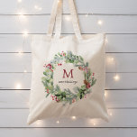 Watercolor Winter Greenery Wandeenogram Tygkasse<br><div class="desc">Tote-väskan har vattenfärg vintergrön krans med monogram och efternamn.</div>