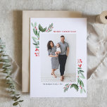 Watercolor Winterberry och Holly Photo jul Helgkort<br><div class="desc">Skicka festlig ost i stil med anpassadets jokerkort med vattenfärgad holly och vinbär. Denna botaniska utformning av helgdag kombinerar den tidlösa skönheten hos vattenfärgen holly löv med vinterkarmen säsong. Perfekt för familjer, vänner eller hälsning i företaget. Det här fotokortet ger en personlig med plats för ditt favoritfoto och anpassningsbar-meddelande och...</div>