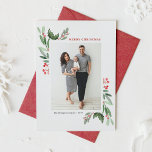 Watercolor Winterberry och Holly Photo jul Julkort<br><div class="desc">Skicka festlig ost i stil med anpassadets jokerkort med vattenfärgad holly och vinbär. Denna botaniska utformning av helgdag kombinerar den tidlösa skönheten hos vattenfärgen holly löv med vinterkarmen säsong. Perfekt för familjer, vänner eller hälsning i företaget. Det här fotokortet ger en personlig med plats för ditt favoritfoto och anpassningsbar-meddelande och...</div>