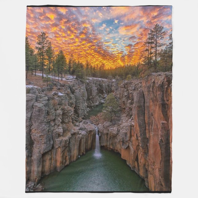 WATERFALL at SUNSET Fleecefilt (Framsidan)