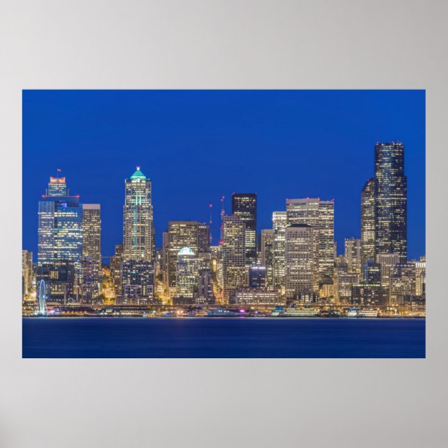 Waterfront och Downtown Skyline i Twilight Poster (Framsidan)