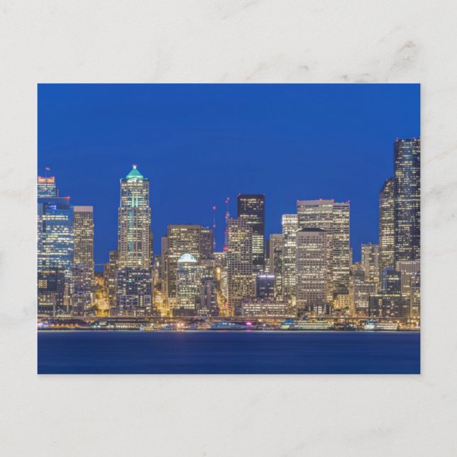 Waterfront och Downtown Skyline i Twilight Vykort (Framsida)