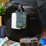 Waterlilies by Claude Monet, Vintage Flowers Bagagebricka<br><div class="desc">Waterlilies (1916) av Claude Monet. Vatten Lilies är en målning av vintagens bra konst blommigt. Monets blomsterträdgård i vår i Giverny, Frankrike. Detta landskap är en av många variationer i vatten lila målningar som Monet målade upp av sin damm. Om konstnären: Claude Monet (1840-1926) var en av grundarna av den...</div>