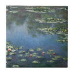 Waterlilies by Claude Monet, Vintage Flowers Kakelplatta<br><div class="desc">Vatten Lilies (1906) av Claude Monet är en målning av vintagens bra konst liggande blommigt. Det är en av många variationer i vatten lilja som Monet målade i sin blomsterträdgård i Giverny, Frankrike. Vattenblommor i en vår-säsongsdamm. Om konstnären: Claude Monet (1840-1926) var en av grundarna av den Fransk målningsrörelsen och...</div>