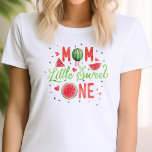 Watermelon Sommar 1:a födelsedag, mamma T Shirt<br><div class="desc">Fira din flicka första födelsedag i stil med PIxeliaDesigner " Watermelon Sommar 1:a födelsedag Mamma T-Shirt". Den här t-shirt-skjortan är ett val av perfekt för mammor som tittar att lägga till en stänk från sommaren till speciella dag. T-tröjan är skräddarsydd särskilt för kvinnor och kombinerar både komfort och feminitet. Den...</div>