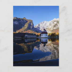 Watzmann Mountain och St Bartholomeus Church Vykort