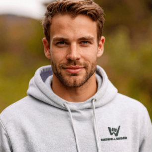 Wave and Walk Svart Logo Essential Hoodie