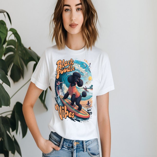 Wave Rider: A Black Pudel Surfing Äventyr T Shirt (Skapare uppladdad)