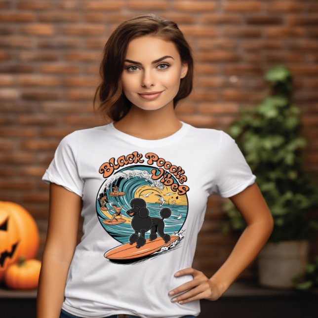 Wave-Riding Black Pudel Surfing Äventyr T Shirt (Skapare uppladdad)