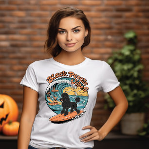Wave-Riding Black Pudel Surfing Äventyr T Shirt