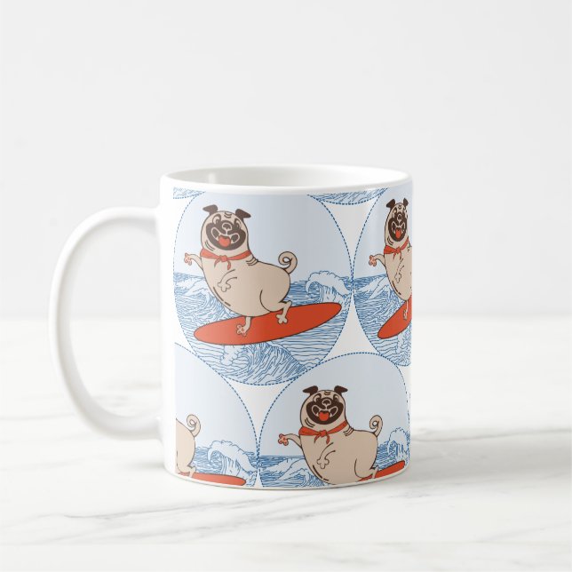 Wave ridning lycklig pug hund på skarvband kaffemugg (Vänster)
