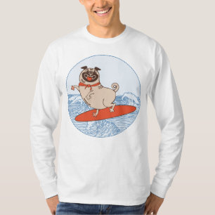 Wave ridning lycklig pug hund på surfboard T-Shirt