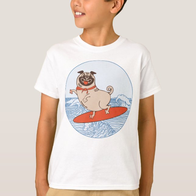 Wave ridning lycklig pug hund på surfboard T-Shirt (Framsida)