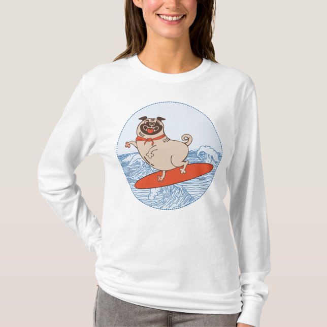 Wave ridning lycklig pug hund på surfboard T-Shirt (Framsida)
