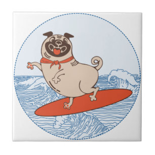 Wave ridning lycklig pug hund på yfboard kakelplatta