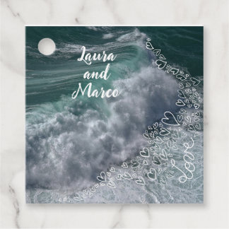 Waves and sea with Doodle hearts Gåvor Etiketter