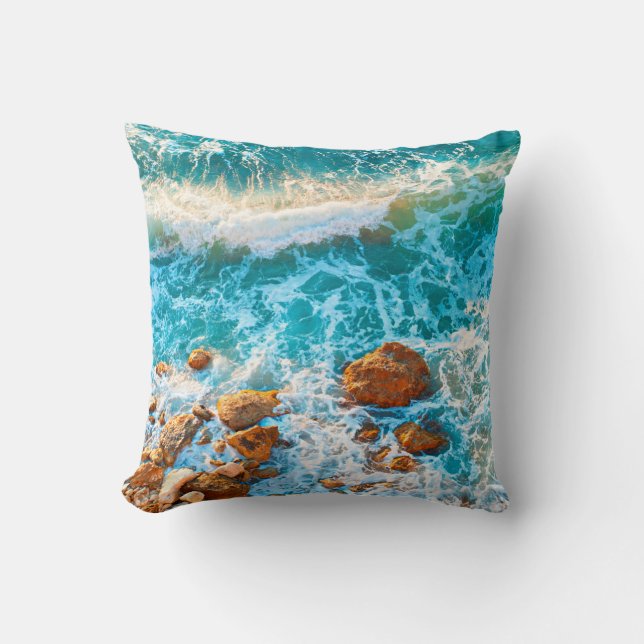 Waves on a rocky beach at sunset. Aerial viewbeach Kudde (Framsida)