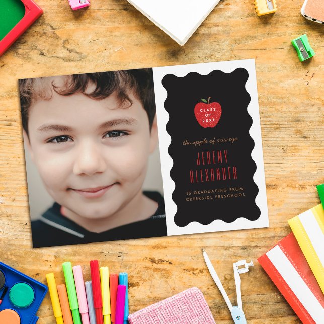 Wavy Apple Preschool Photo Graduation Announcement Spara Datumet (Skapare uppladdad)