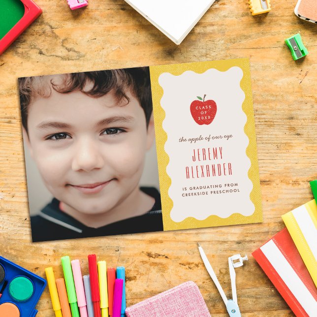 Wavy Apple Preschool Photo Graduation Announcement Spara Datumet (Skapare uppladdad)