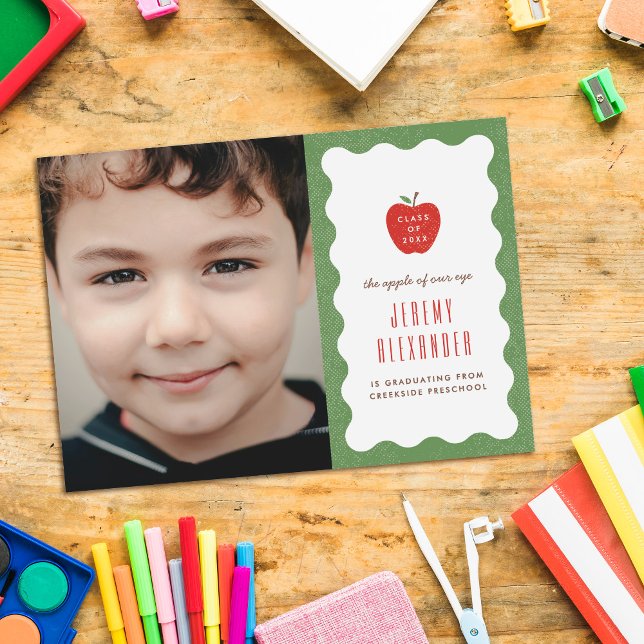 Wavy Apple Preschool Photo Graduation Announcement Spara Datumet (Skapare uppladdad)