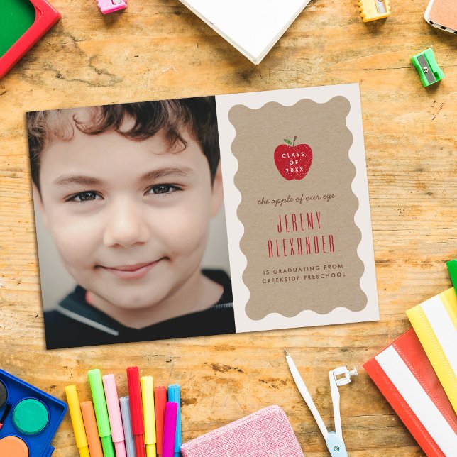 Wavy Apple Preschool Photo Graduation Announcement Spara Datumet (Skapare uppladdad)