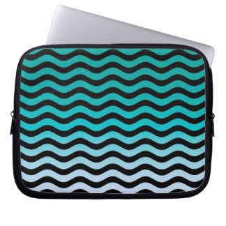 Wavy Turquoise Stripes Laptop Fodral
