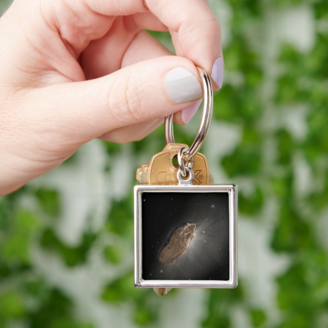 Wayward Interstellar Object Oumuamua. Fyrkantig Silverfärgad Nyckelring (Hand)