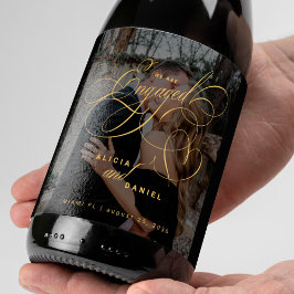 We are engaged gold script photo engagement party vinflaska etikett