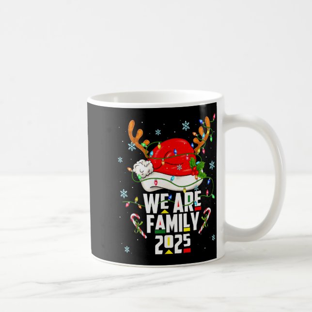 We Are Family 2025 Black Christmas Tree Santa Pjs  Kaffemugg (Höger)