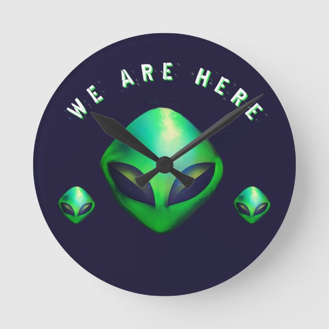 "We Are Here" Green Alien head Rund Klocka (Framsida)