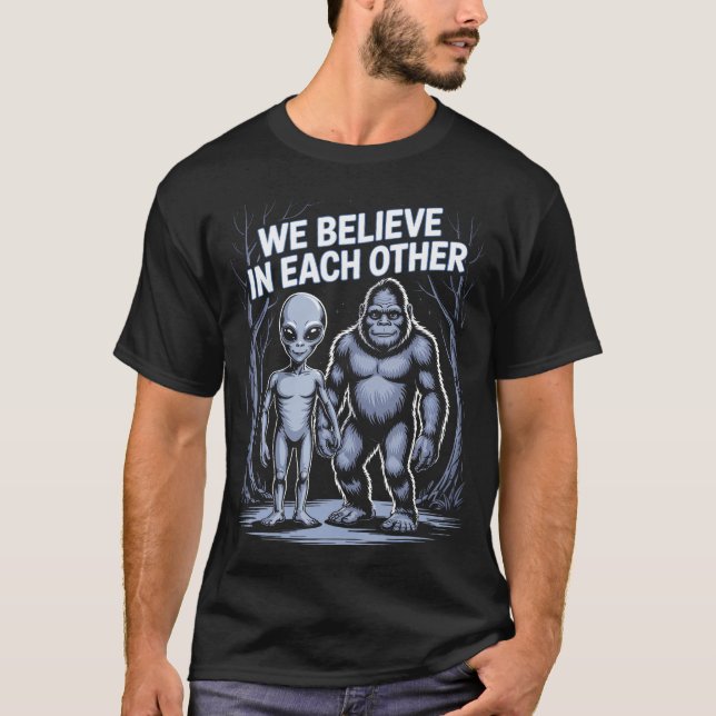 We Believe An Another Alien Bigfoot Supernatural C T Shirt (Framsida)