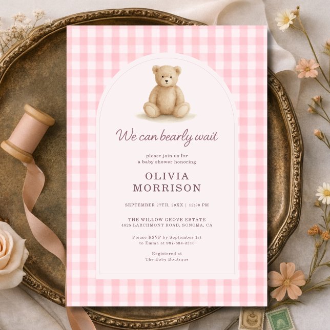 We Can Bearly Wait Pink Gingham Baby Shower Inbjudningar (Skapare uppladdad)