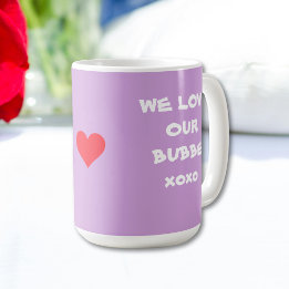 "WE KÄRLEK OUR BUBBE XOXO" Mjuk Lila och vit Kaffemugg
