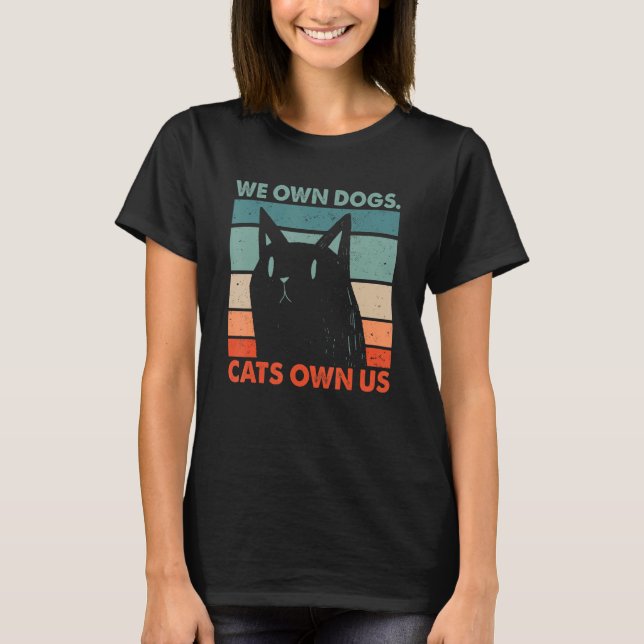 We Own Dogs Cats Own Us Cat Lover Sayings Kitten Q T Shirt (Framsida)
