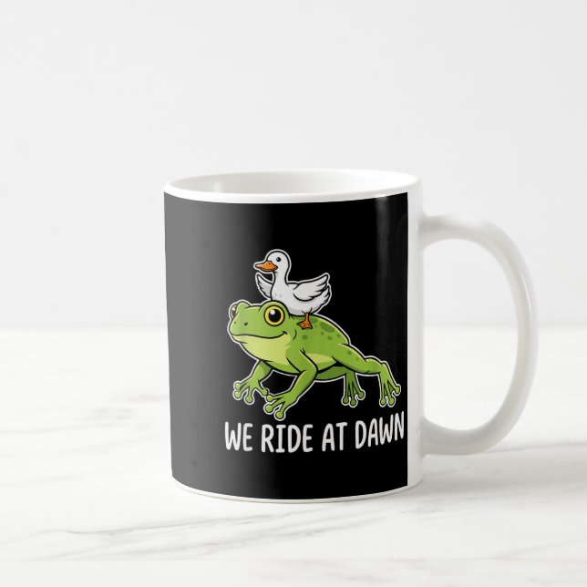 We Ride At Dawn Funny Duck Riding Frog Chaotic Ani Kaffemugg (Höger)
