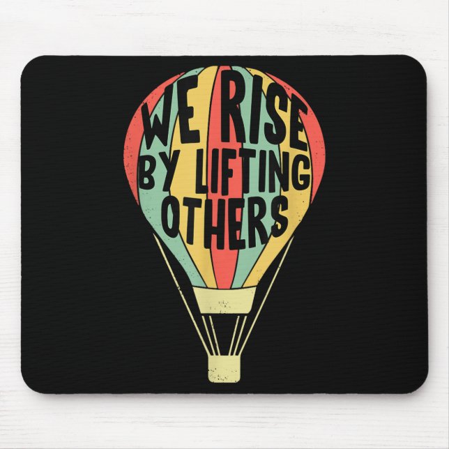 We Rise By Lifting Others Funny Air Balloon Motiva Musmatta (Framsidan)