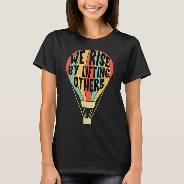 We Rise By Lifting Others Funny Air Balloon Motiva T Shirt (Framsida)