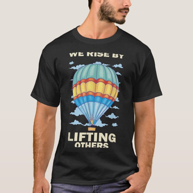 We Rise By Lifting Others Insrational Hot Air Ball T Shirt (Framsida)