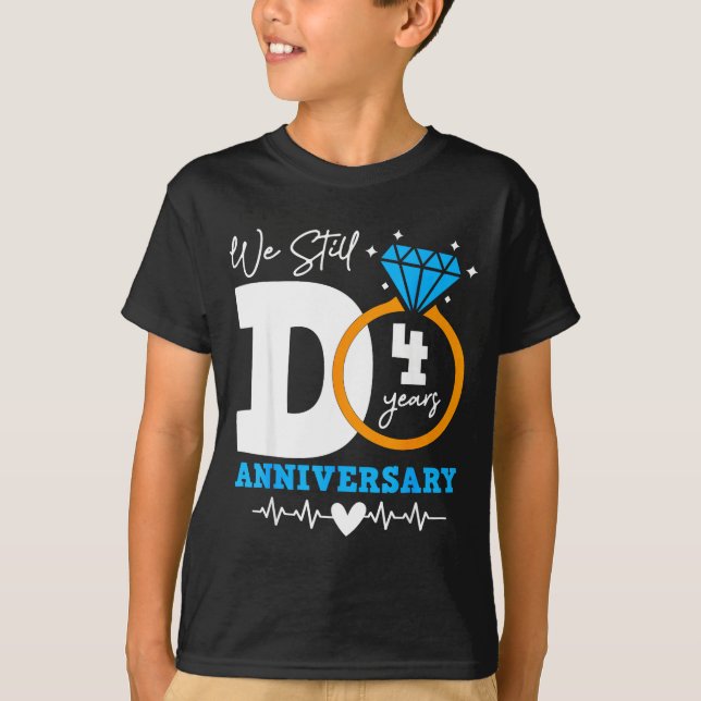 We Still Do 4 Years Funny Couple 4th Wedding Anniv T Shirt (Framsida)